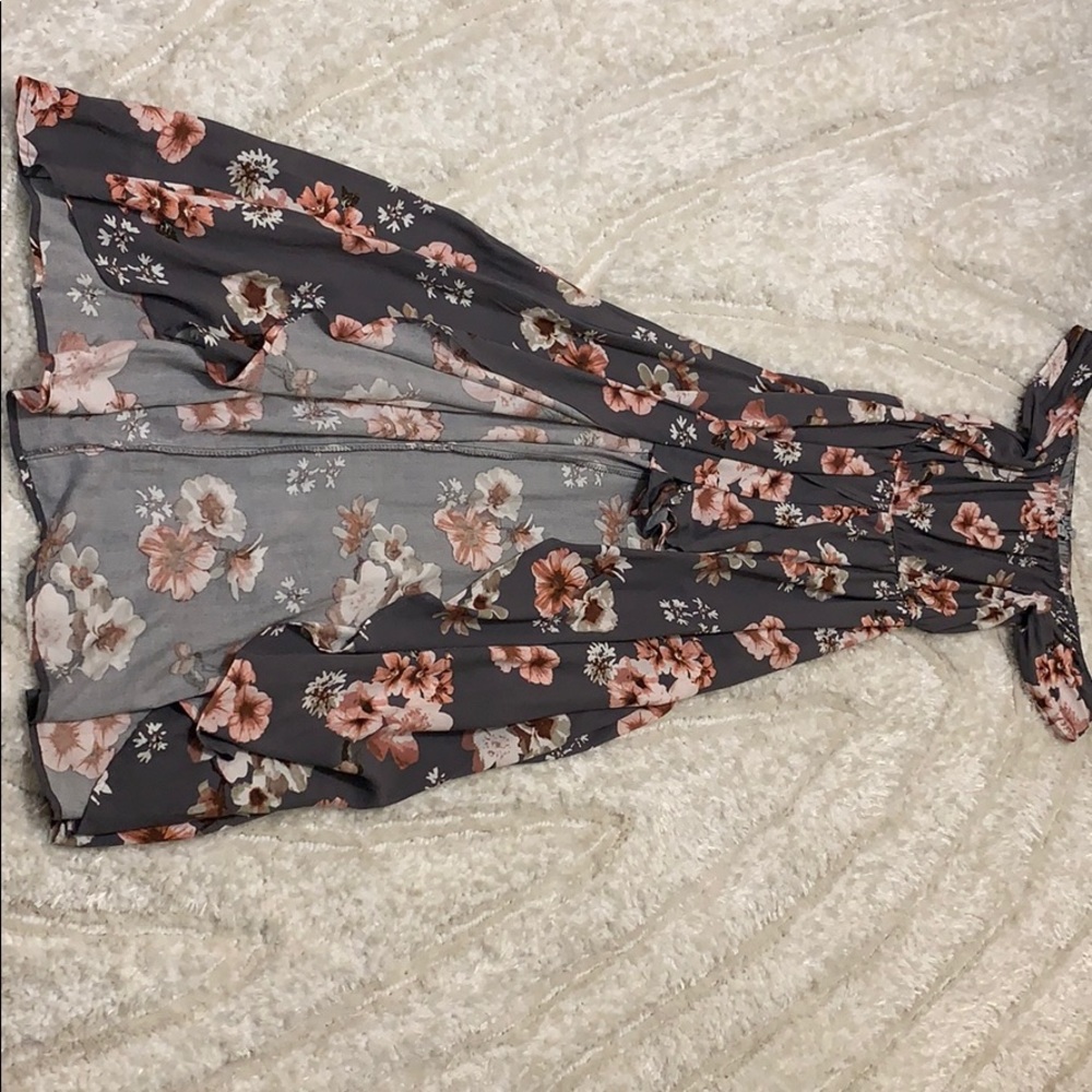 🌸🌺 NEVER WORN 🌸🌺 Gray romper!